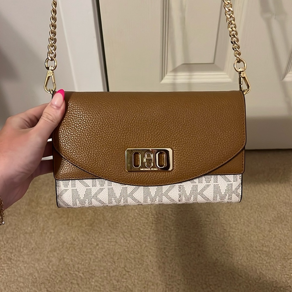Absolutely perfect condition michael kors purse!